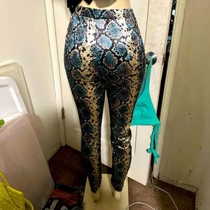 New with tag medium leggings snake like pattern velour thick and stretchy